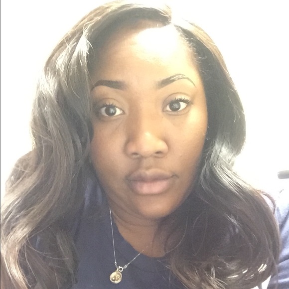 Profile Picture of Kimmy Bolton (@kimmybxs4) on Poshmark