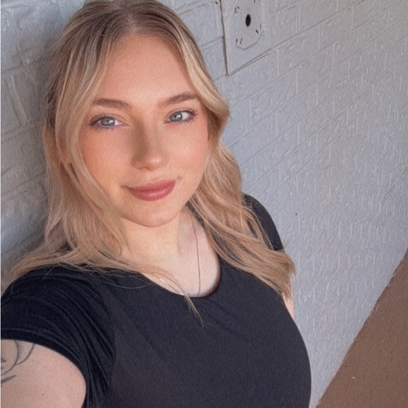 Profile Picture of Brittany Pearce (@brittanypear648) on Poshmark