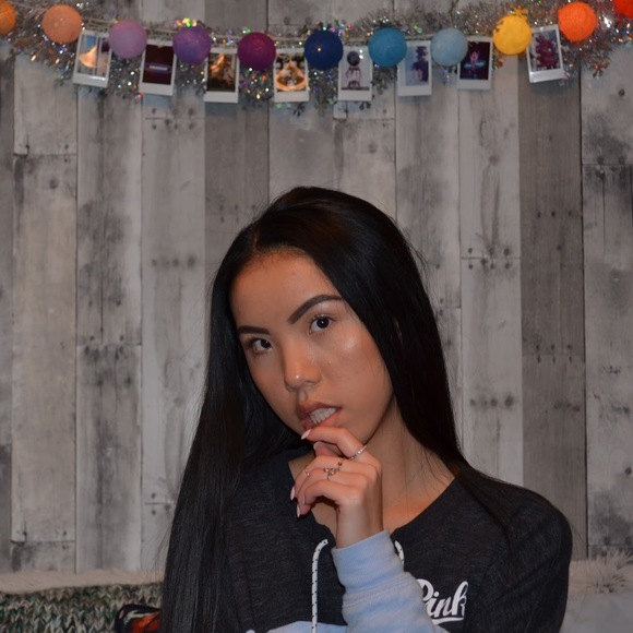 Profile Picture of Ayumi Alden (@ayumialden13) on Poshmark