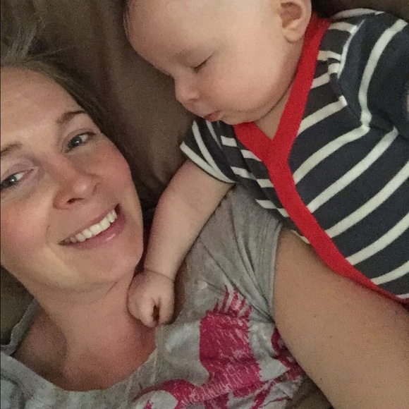 Profile Picture of Nichole Bunch (@nicholeamie) on Poshmark