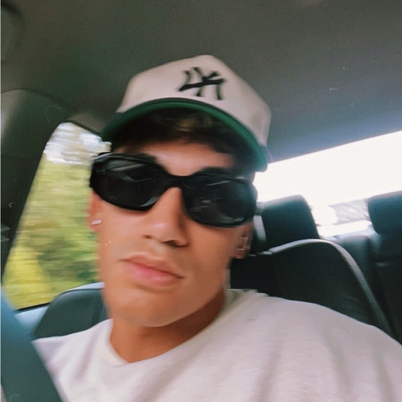 Profile Picture of Jason De sousa (@jasondes7) on Poshmark