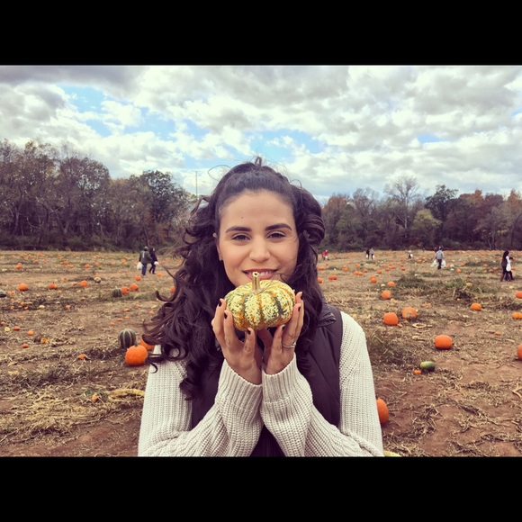 Profile Picture of Tanya Silva (@marieandmiguel) on Poshmark