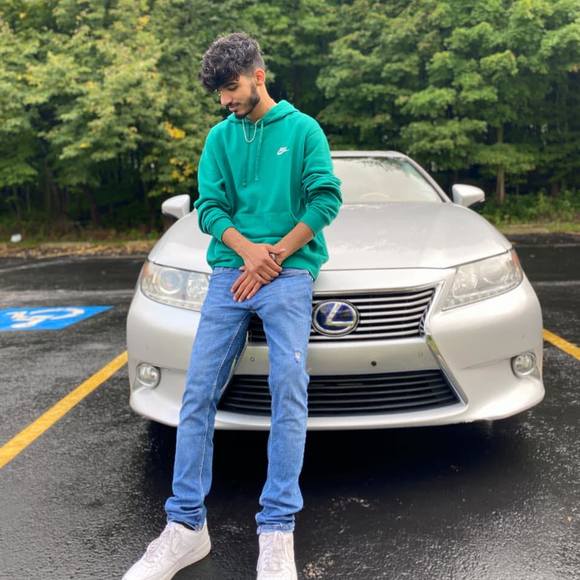 Profile Picture of Hamza Hamid (@mhamza187) on Poshmark