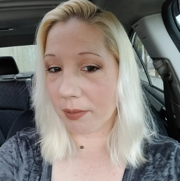 Profile Picture of Alicia Faught (@aliann315) on Poshmark
