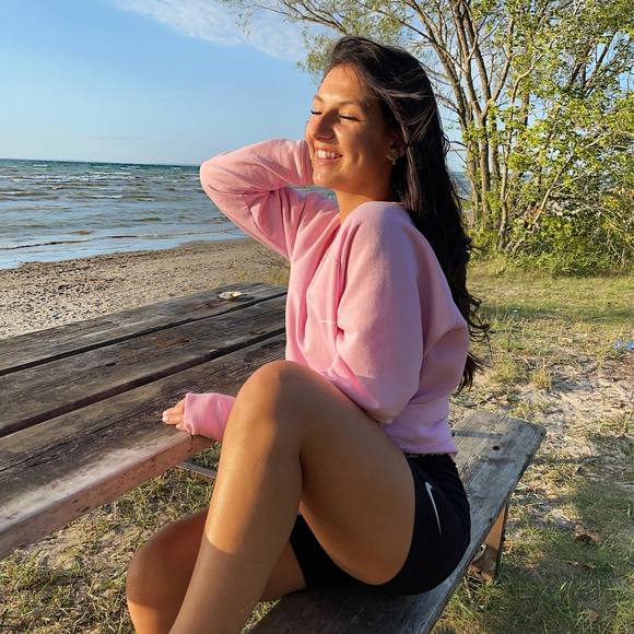 Profile Picture of Kim Blais (@kimblais551) on Poshmark