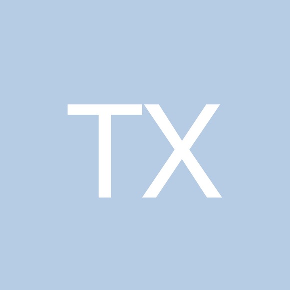 Profile Picture of Tia Xiong (@xiongr01) on Poshmark