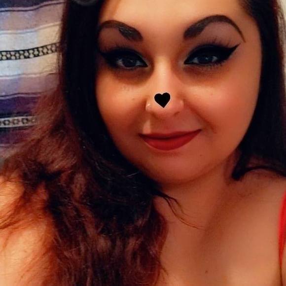 Profile Picture of Hollie Miera (@batman123738) on Poshmark