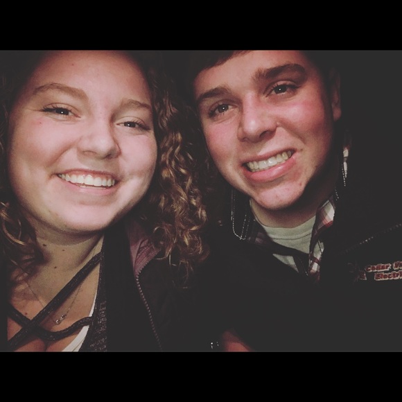 Bailey Boyer - Poshmark Profile Picture of Bailey Boyer (@baileybear2015) on Poshmark