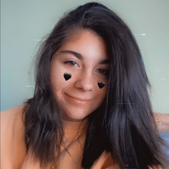 Profile Picture of Sophia Mastros (@sophiamastros) on Poshmark