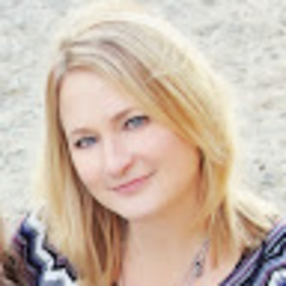 Profile Picture of Laura Pekala (@laurapekala) on Poshmark