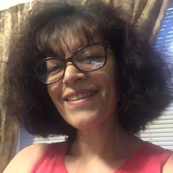 Profile Picture of Leticia Olvera (@leticiaolver674) on Poshmark