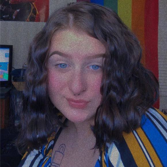 Profile Picture of Haley Buracker (@haleybug26_) on Poshmark