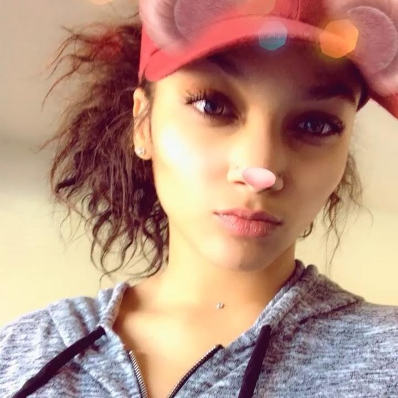 Profile Picture of Kaleyna Keziah (@kaleyna1995) on Poshmark