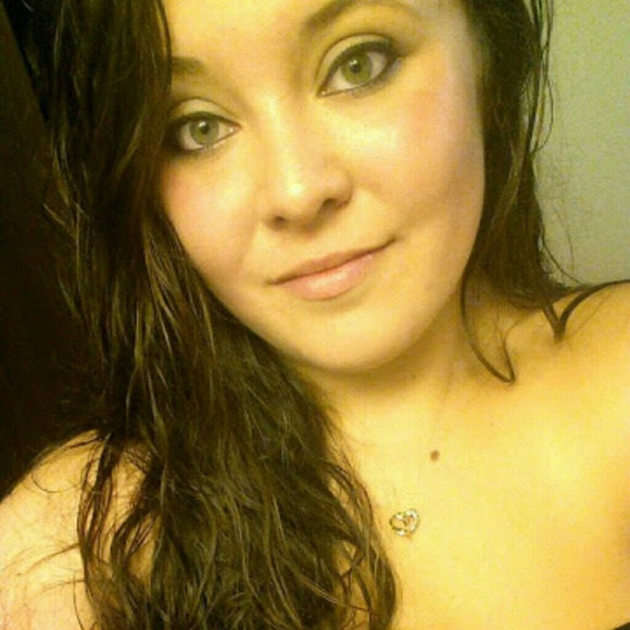 Profile Picture of Raven Eldredge (@tolowagirl) on Poshmark