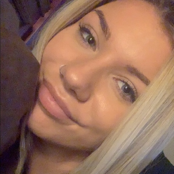 Profile Picture of Justine Ganski (@jganski14) on Poshmark