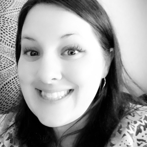 Profile Picture of Dawna Donkin (@dawnadonkin) on Poshmark