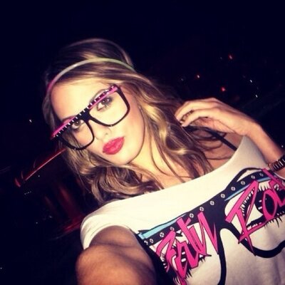Profile Picture of Jenny Hendrix (@JennydosKing) on Twitter