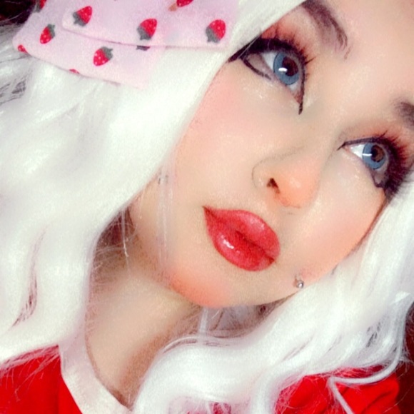 Profile Picture of Desiree Keperling (@babibatsi) on Poshmark