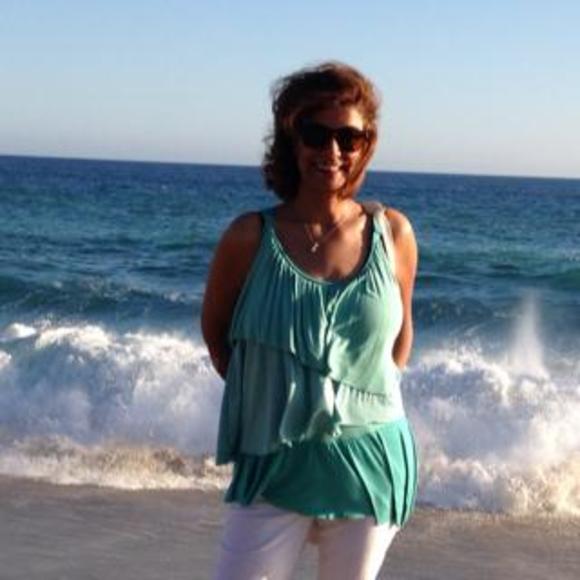 Profile Picture of Fariba Daneshfar (@faribadaneshfar) on Poshmark