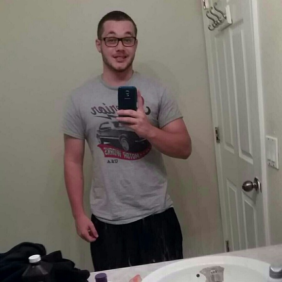 Profile Picture of John Sicaras (@chicagoboy98) on Poshmark