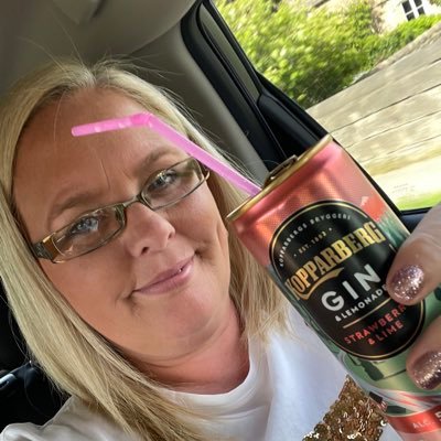 Profile Picture of Debbie Angus (@Debbiedelight09) on Twitter