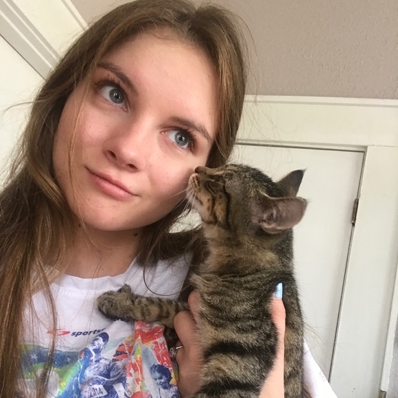 Profile Picture of Heather Meloling (@heathermeloling) on Poshmark