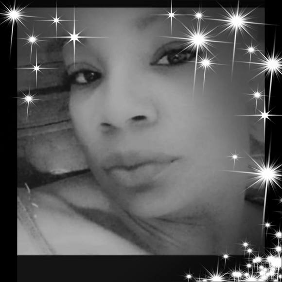 Profile Picture of Nikki Tuitt (@tuittn86) on Poshmark