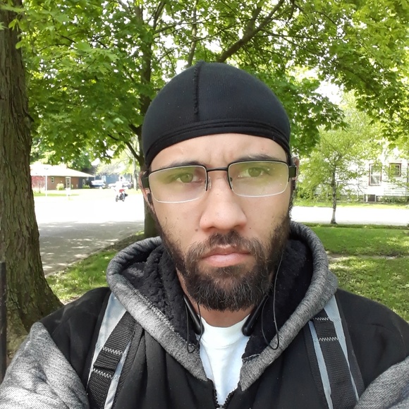 Profile Picture of Robert Christopher (@black_rob5g) on Poshmark