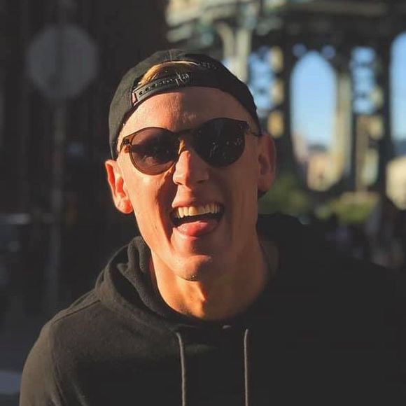 Profile Picture of Everett Warren (@yewarren) on Poshmark