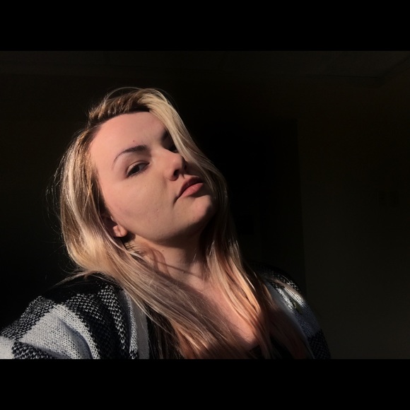 Profile Picture of Katelyn Sauer (@kat395) on Poshmark