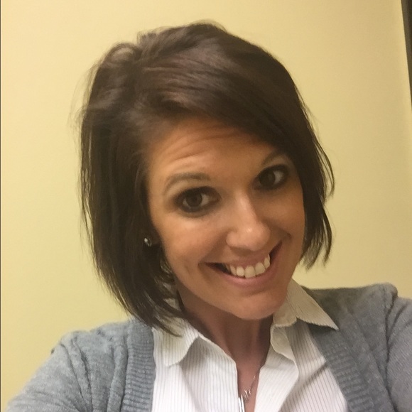 Profile Picture of Tracy Ruhland (@tracyvanwyhe) on Poshmark