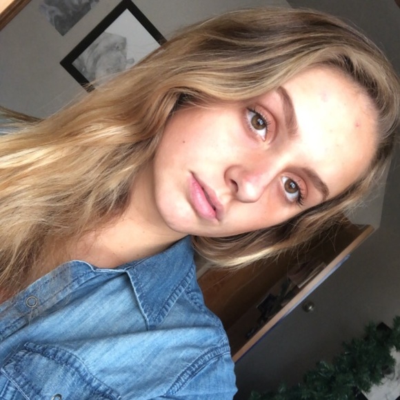 Profile Picture of Rylie Kolakovich (@rakolakovich) on Poshmark