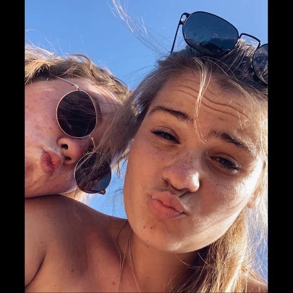 Profile Picture of Lauren Danielski (@laurendanielski) on Poshmark