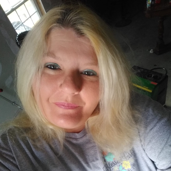 Profile Picture of Crystal Huggins (@cstepos) on Poshmark