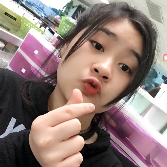 Profile Picture of Khanh Tran (@khanhtran1707) on Poshmark