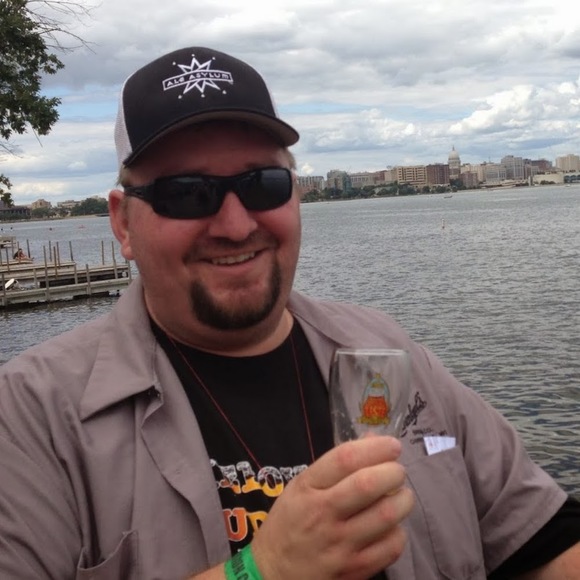 Profile Picture of Tyler Everson (@evertybrew) on Poshmark