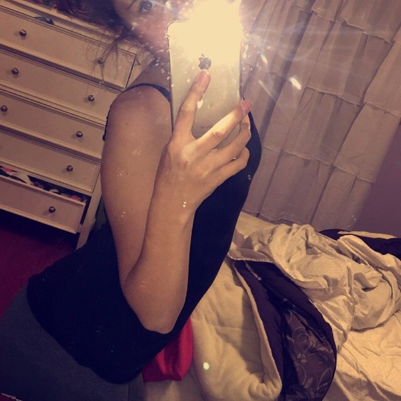 Profile Picture of Samantha Kiszewski (@samantha_alex) on Poshmark