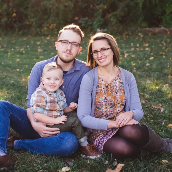 Profile Picture of Amanda Sells (@amandasells8809) on Poshmark