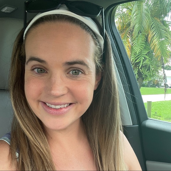 Profile Picture of Caitlin Corlett (@caitlincorlett) on Poshmark