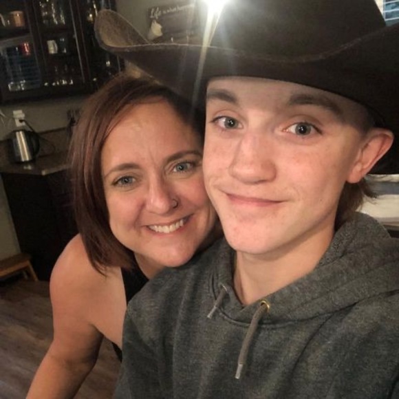 Profile Picture of Janelle Lothrop (@janelle_r79) on Poshmark