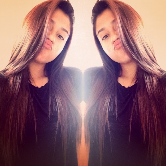Profile Picture of Janelys Gardea (@janelys15) on Poshmark