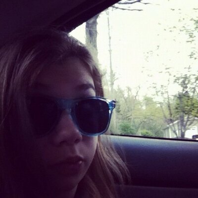 Profile Picture of Lyric Mackenzie Holt (@lyricholt) on Twitter