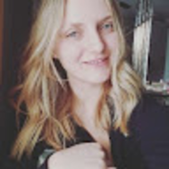 Profile Picture of Ewelina Ciolko (@ewelinaciolko) on Poshmark