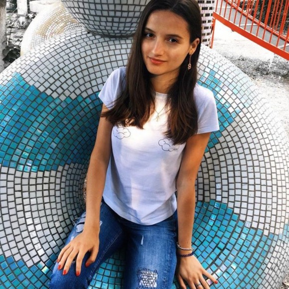 Profile Picture of Anastasia Kravets (@anastasiakrav98) on Poshmark