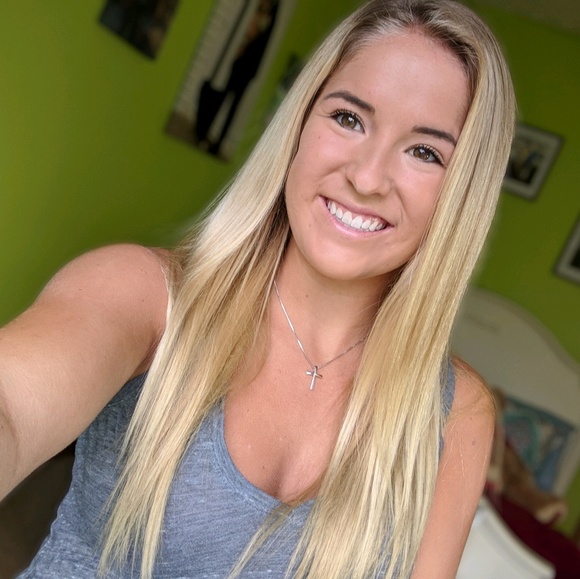 Profile Picture of Miranda Mears (@m_mears) on Poshmark