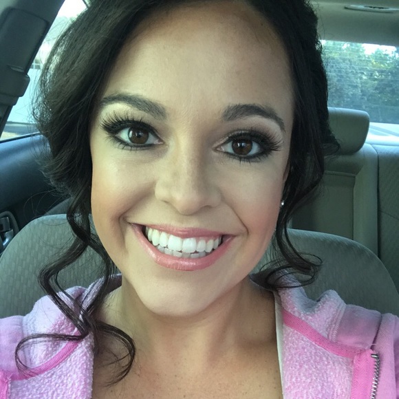 Profile Picture of Haley Moore-sisson (@haleybmoore) on Poshmark