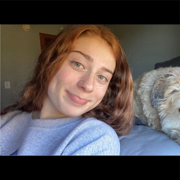 Profile Picture of Abigail Hoeing (@23hoeingag) on Poshmark