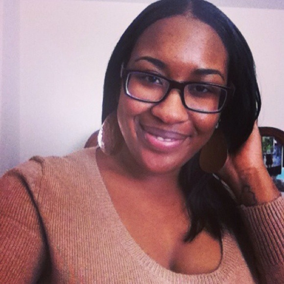 Profile Picture of Lara Perry (@laraelle) on Poshmark