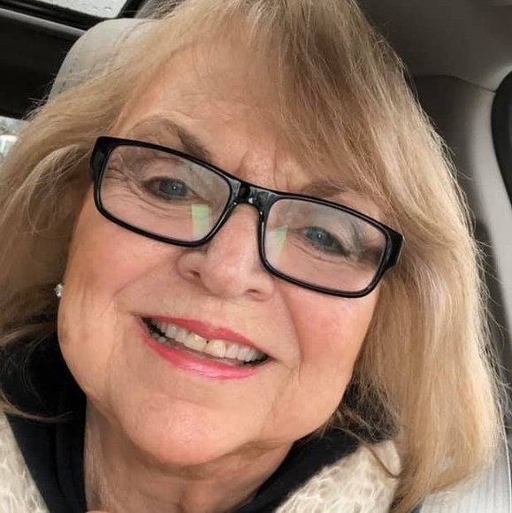 Profile Picture of Gloria James (@glory44) on Poshmark