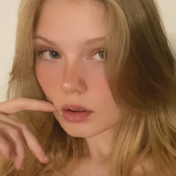 Profile Picture of Savannah Kydd (@savannahkydd) on Poshmark